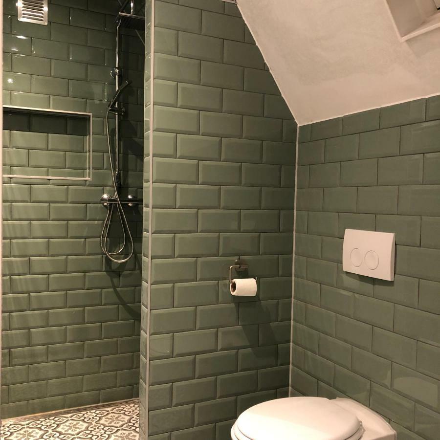 Luxe Toplocatie! Monument Hartje Centrum Dordrecht, 2 Badkamers, 2 Keukens, Tuintje Appartement Dordrecht